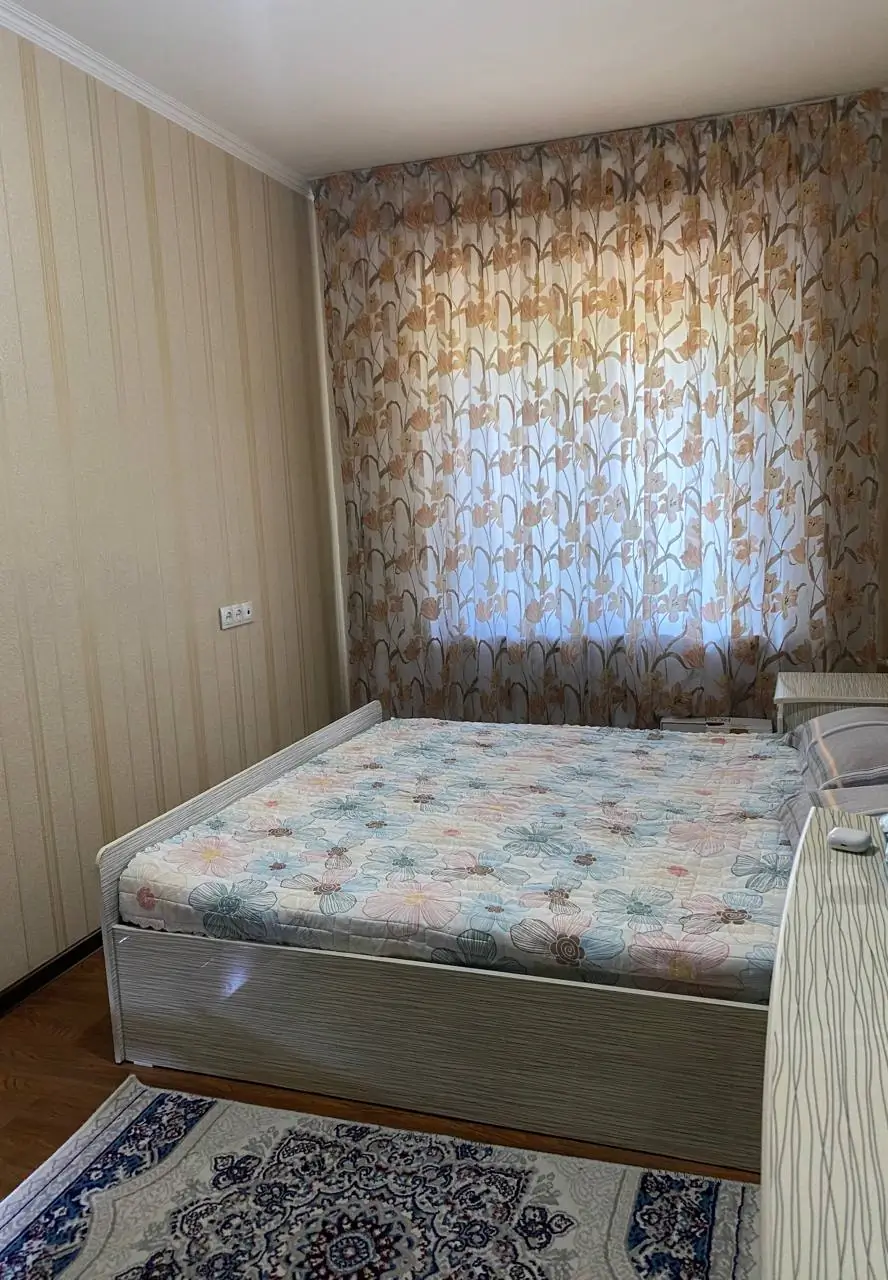 Более 5 xonali kvartira sotiladi − 100 m²