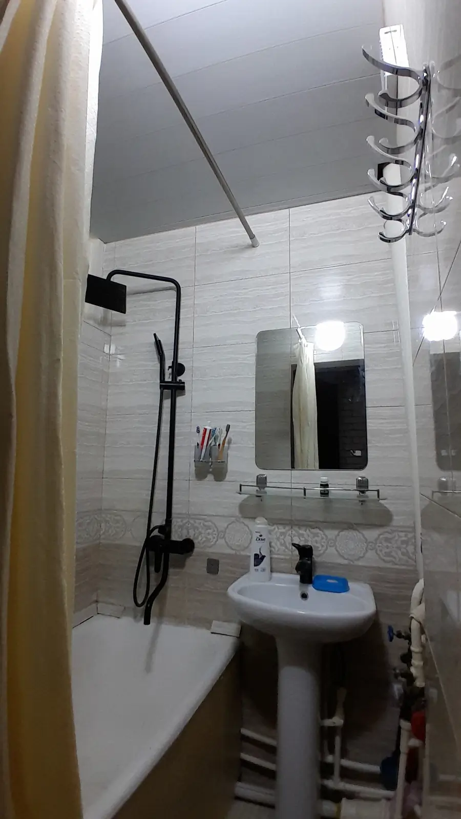 4 xonali kvartira sotiladi − 100 m²