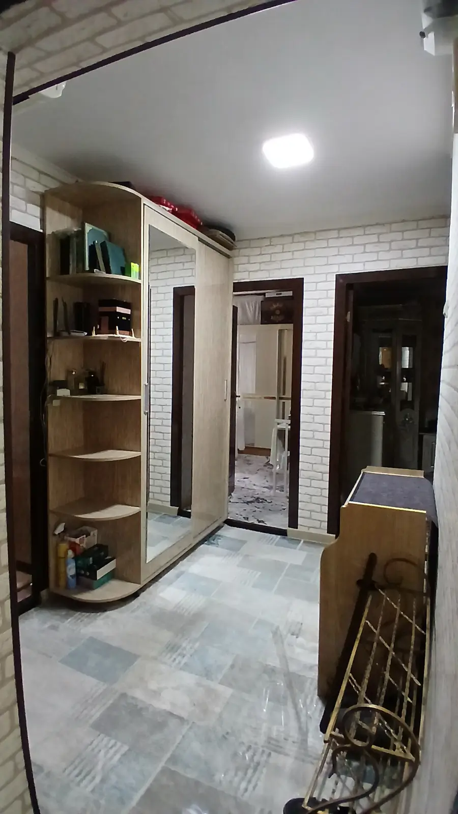 4 xonali kvartira − 100 m², 2/4 qavat