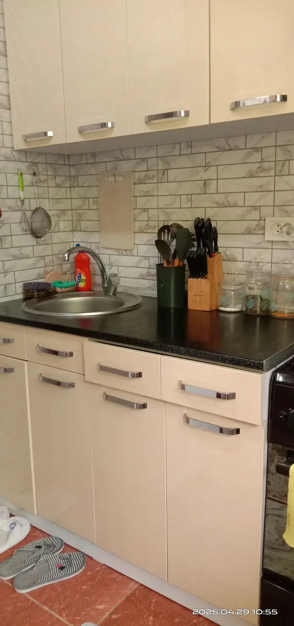 3 xonali kvartira sotiladi − 58 m²