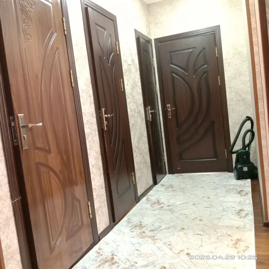 3 xonali kvartira sotiladi − 58 m²