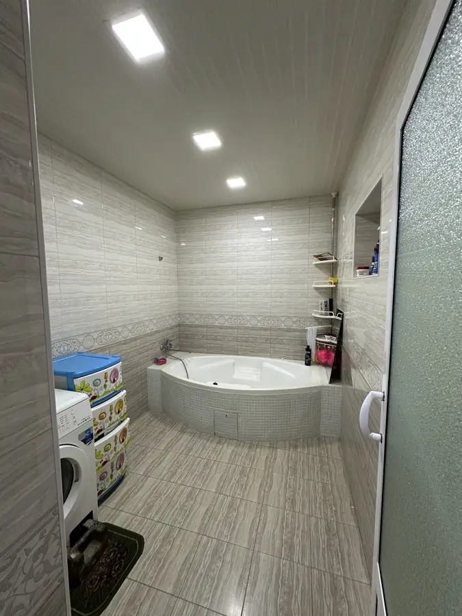 2 qavatli uy − 260 m², 4 sot. 