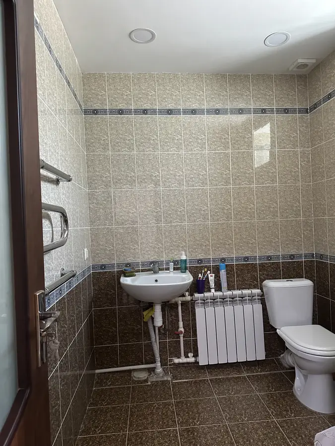 2 qavatli uy − 260 m², 4 sot. 