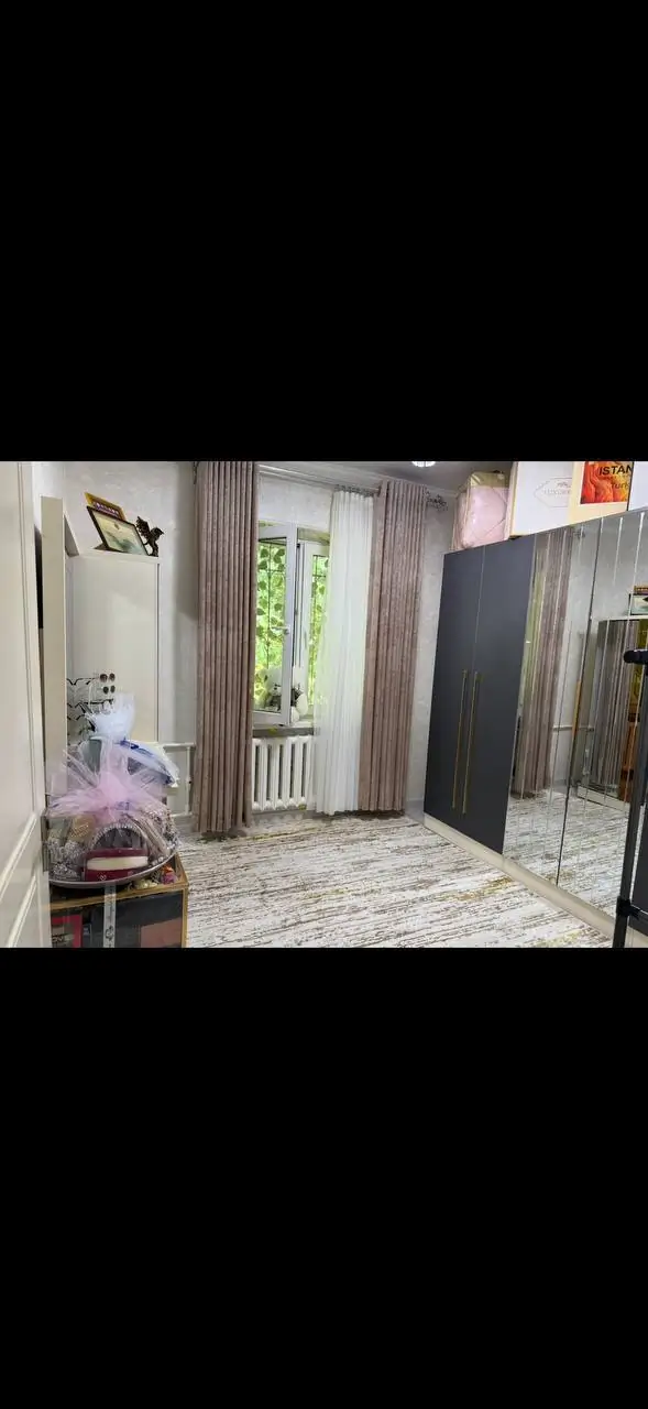 Продается Более 5-комнатная квартира − 128 м²