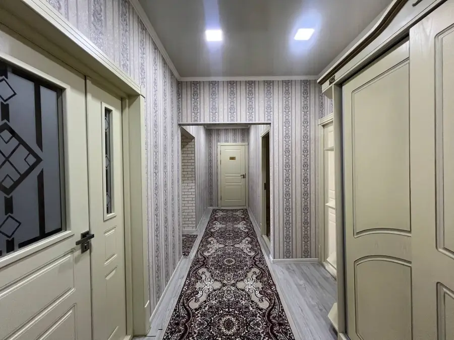 Продается Более 5-комнатная квартира − 128 м²