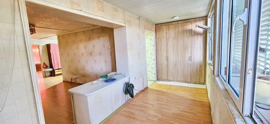 3 xonali kvartira sotiladi − 66 m²