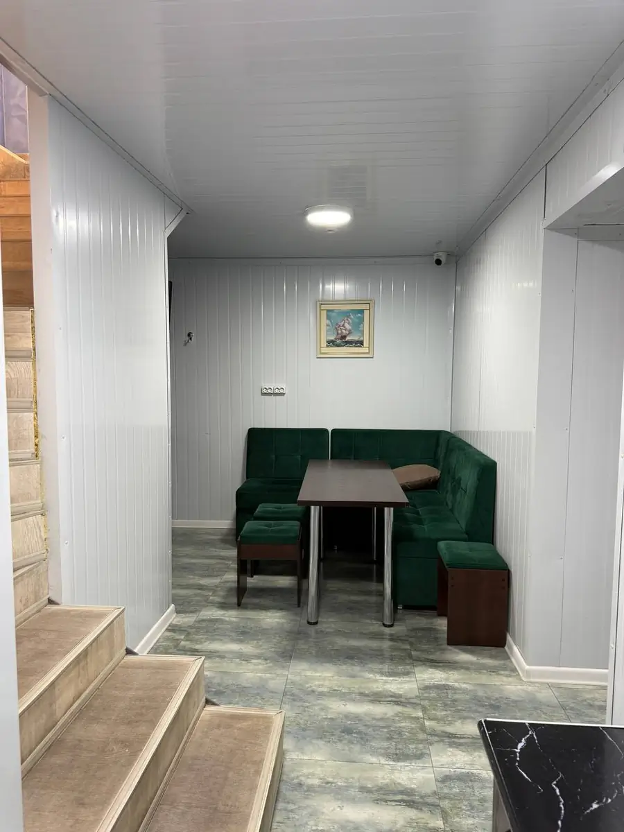 Savdo-sotiq maydoni sotiladi − 140 m²