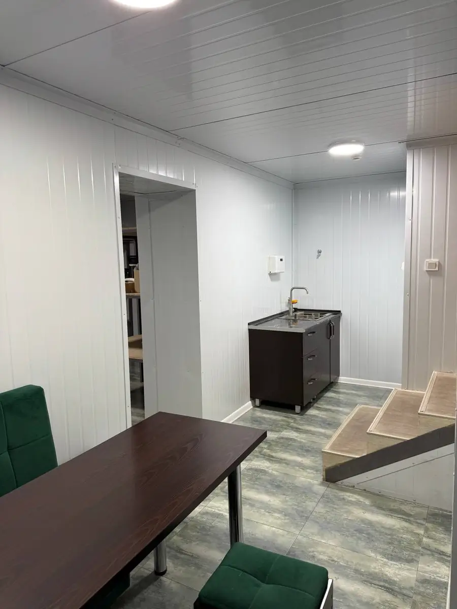 Savdo-sotiq maydoni sotiladi − 140 m²