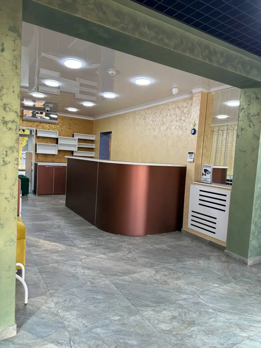 Savdo-sotiq maydoni − 140 m², 1/9 qavat