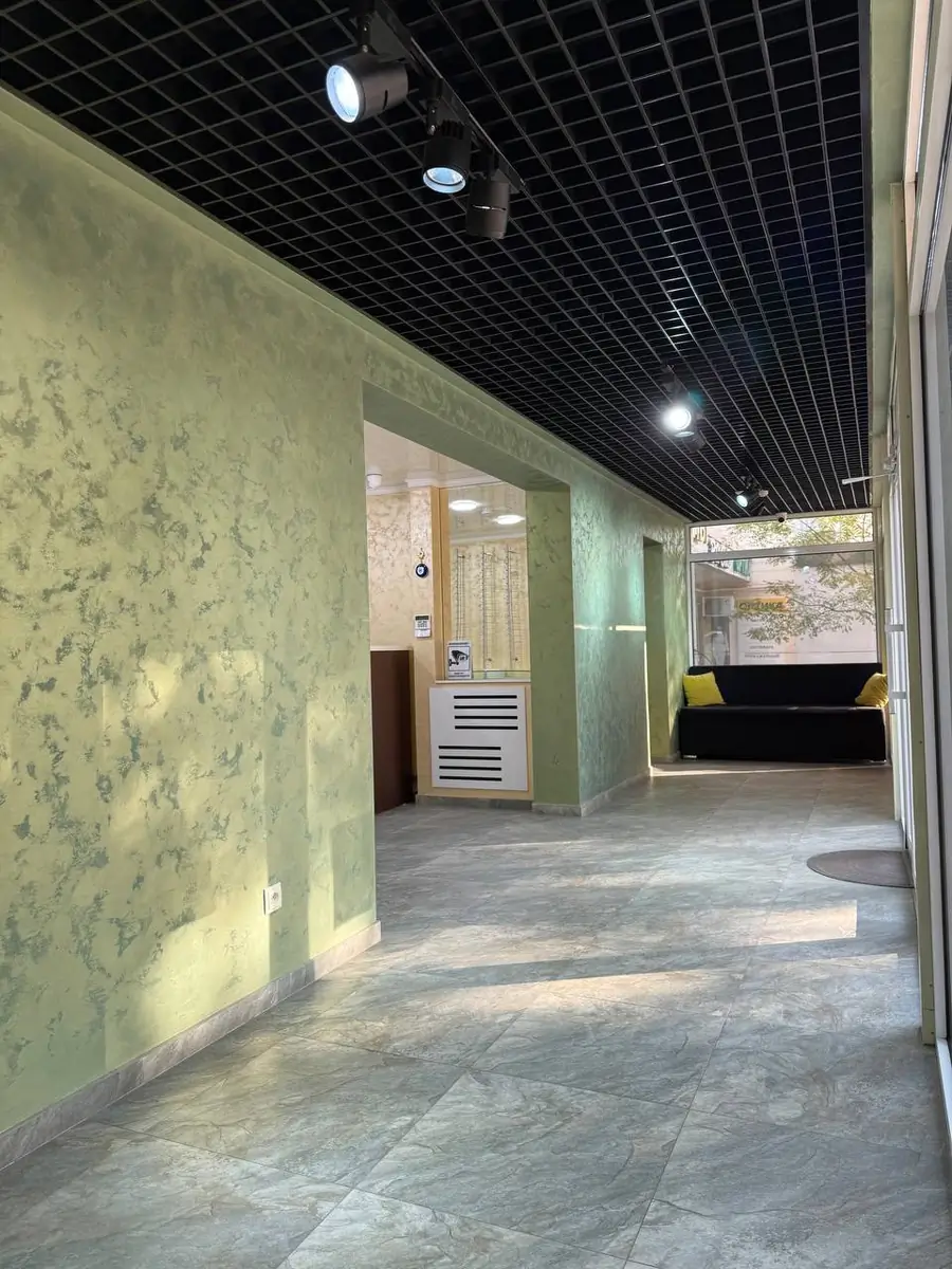 Savdo-sotiq maydoni − 140 m², 1/9 qavat