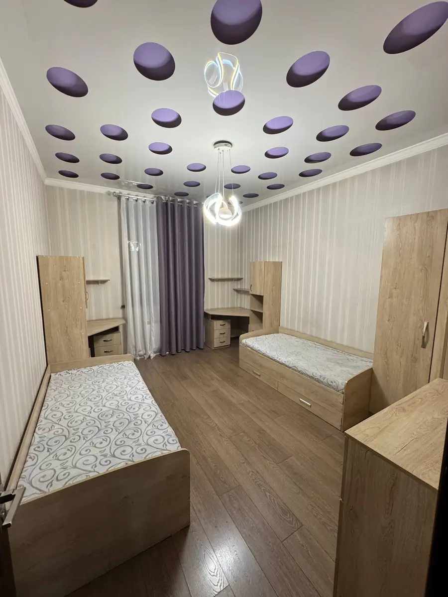 3 xonali kvartira sotiladi − 90 m²