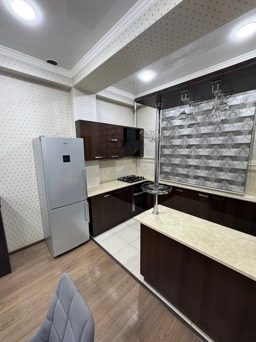 3 xonali kvartira sotiladi − 90 m²