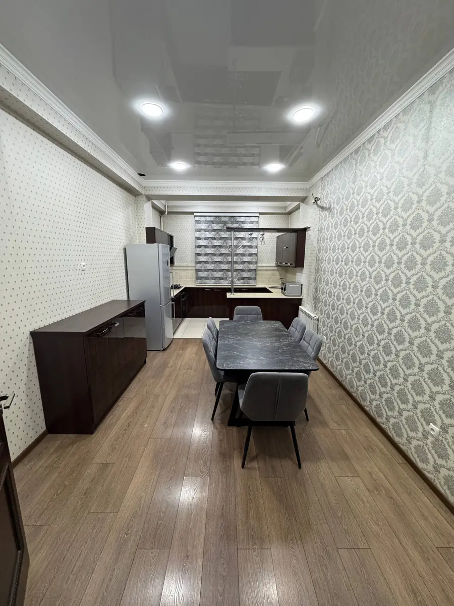 3 xonali kvartira sotiladi − 90 m²