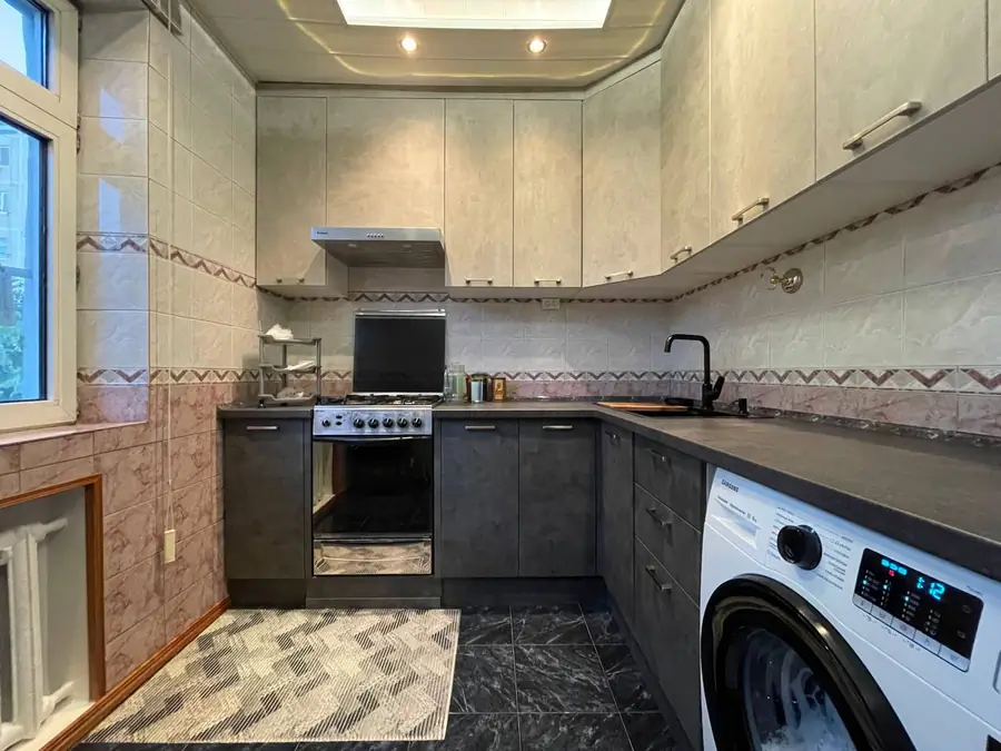 Продается 4-комнатная квартира − 150 м²