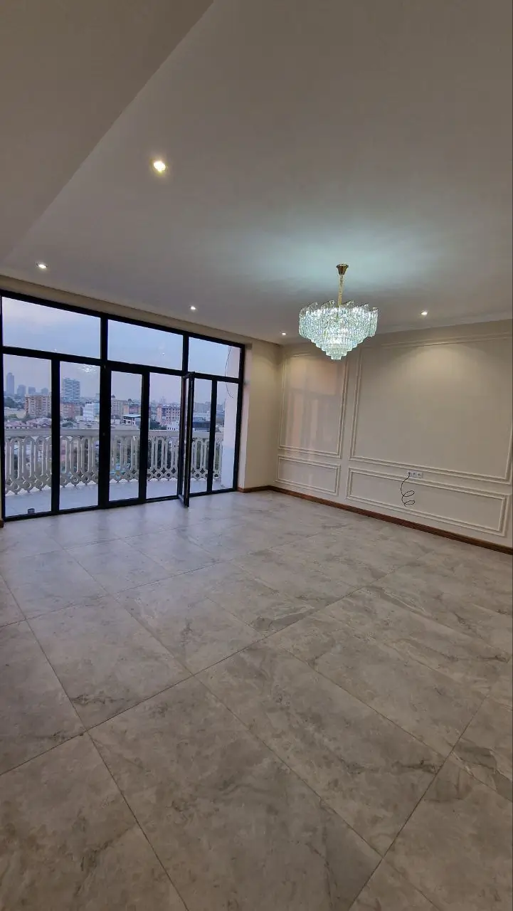 5 dan ortiq xonali kvartira − 200 m², 9/10 qavat