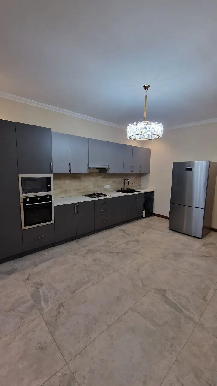 Более 5 xonali kvartira sotiladi − 200 m²