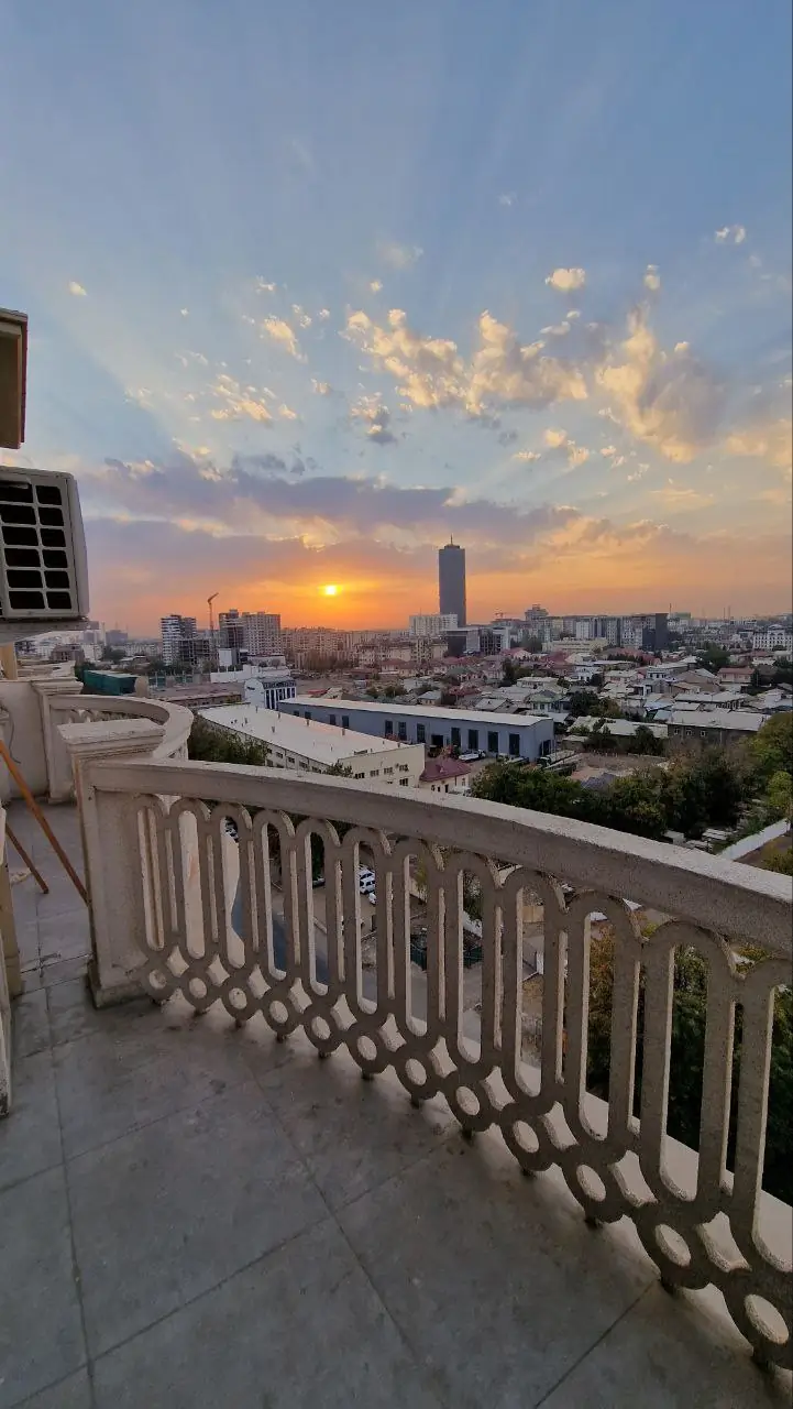 Более 5 xonali kvartira sotiladi − 200 m²