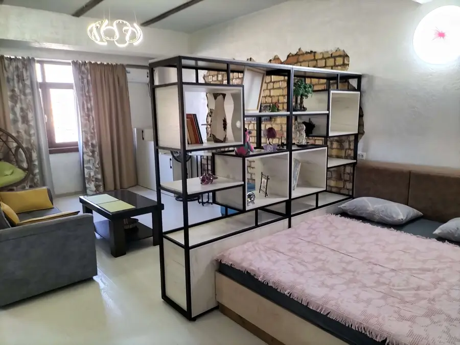 Сдается 1-комнатная квартира − 70 м²