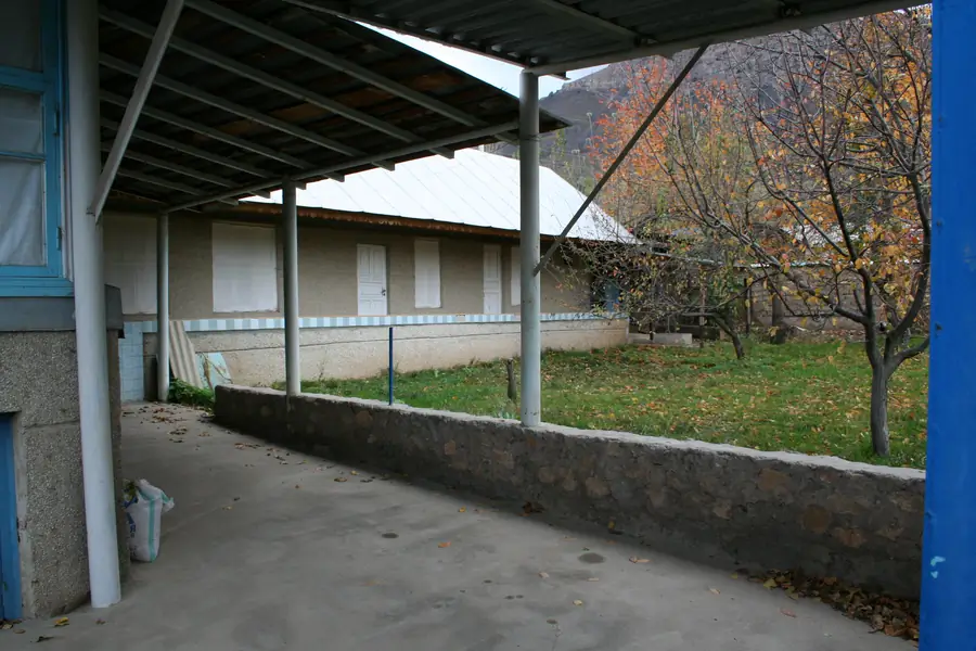 1 qavatli uy − 112.8 m², 8 sot. 