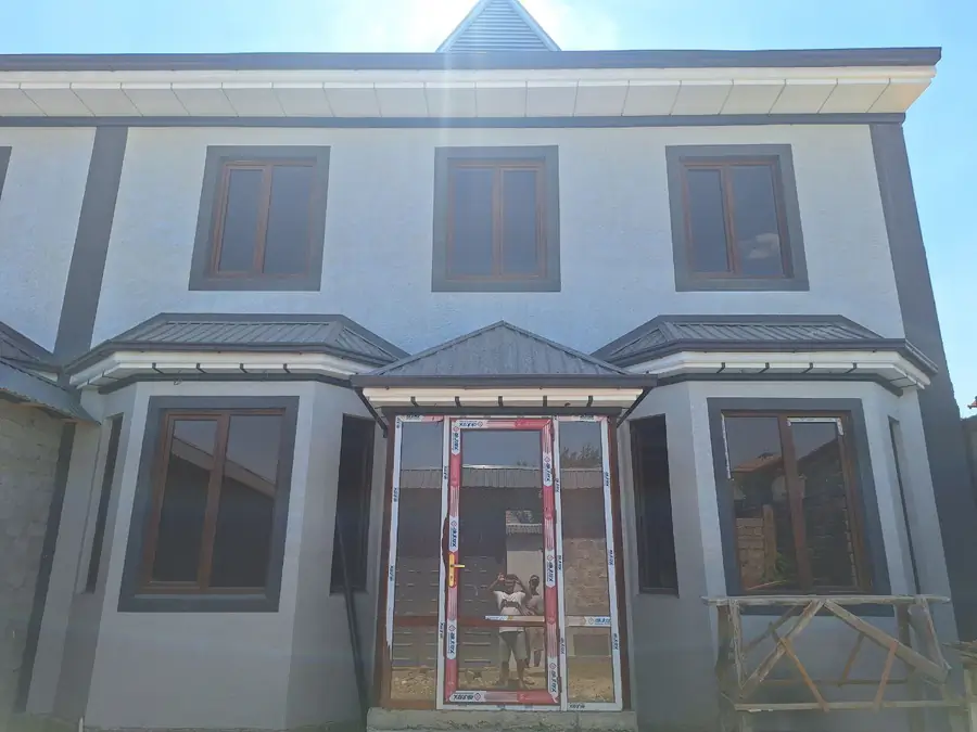 2 qavatli uy − 240 m², 3 sot. 