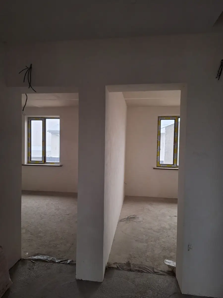 2 qavatli uy sotiladi − 240 m²
