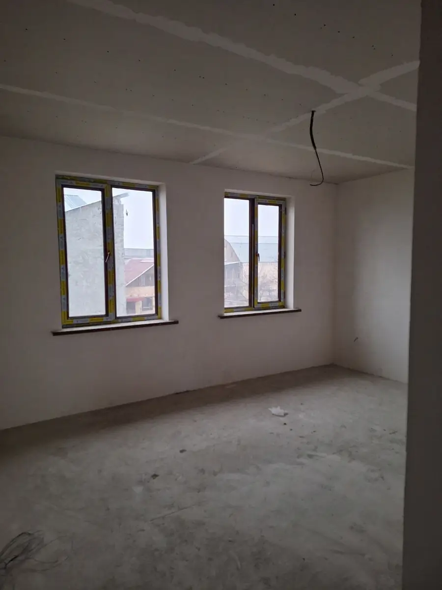 2 qavatli uy sotiladi − 240 m²