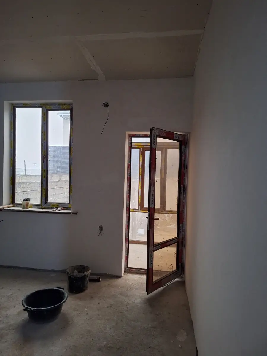 2 qavatli uy − 240 m², 3 sot. 