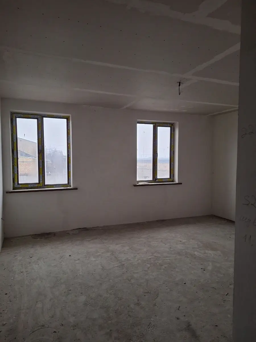 2 qavatli uy sotiladi − 240 m²