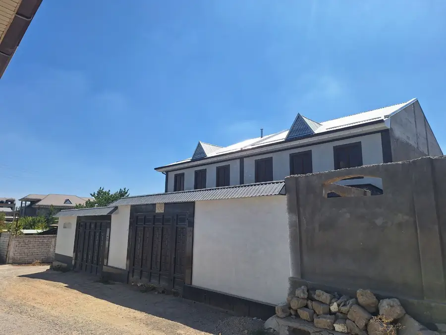 2 qavatli uy − 240 m², 3 sot. 