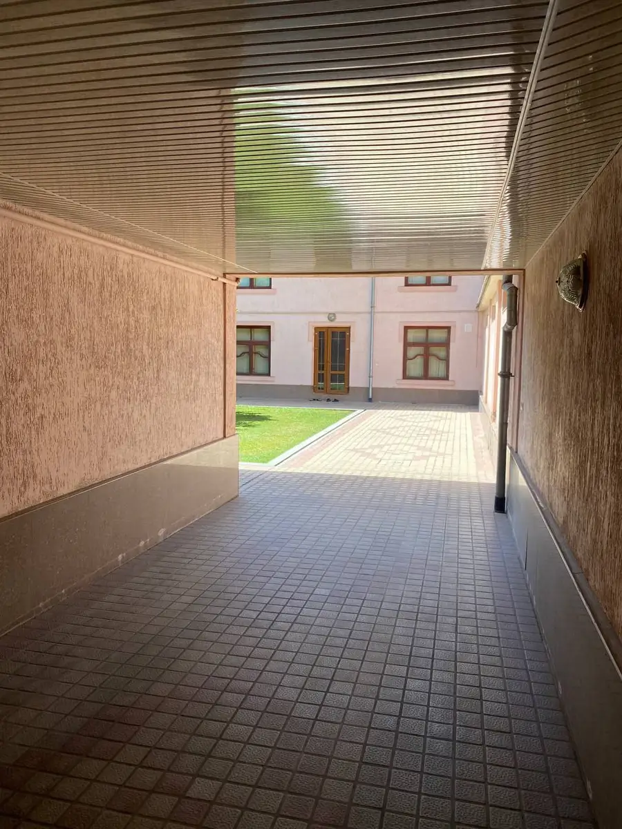 2 qavatli uy − 440 m², 4.4 sot. 