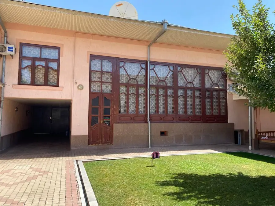 2 qavatli uy − 440 m², 4.4 sot. 