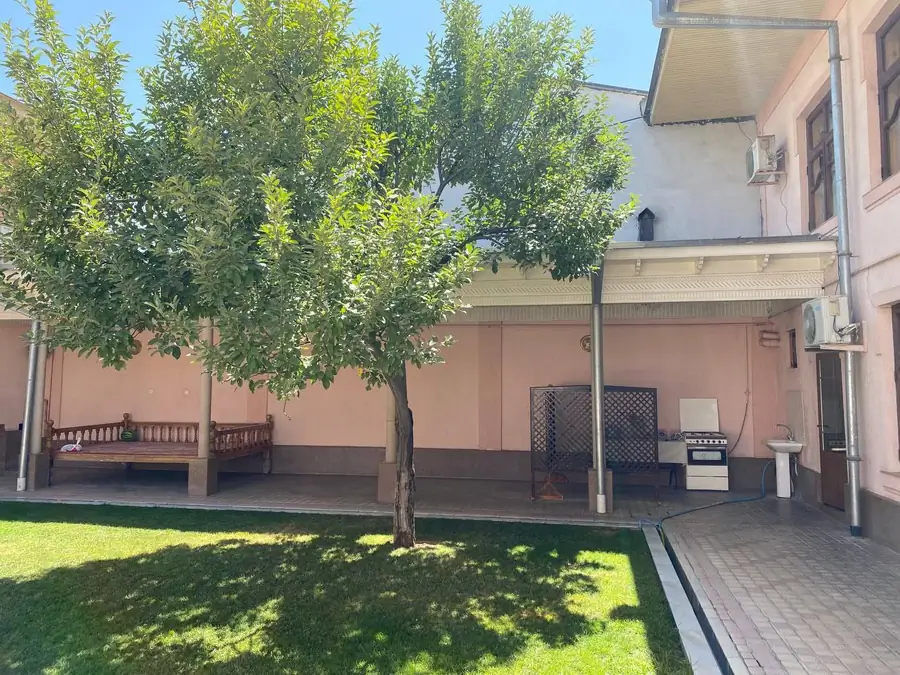 2 qavatli uy − 440 m², 4.4 sot. 