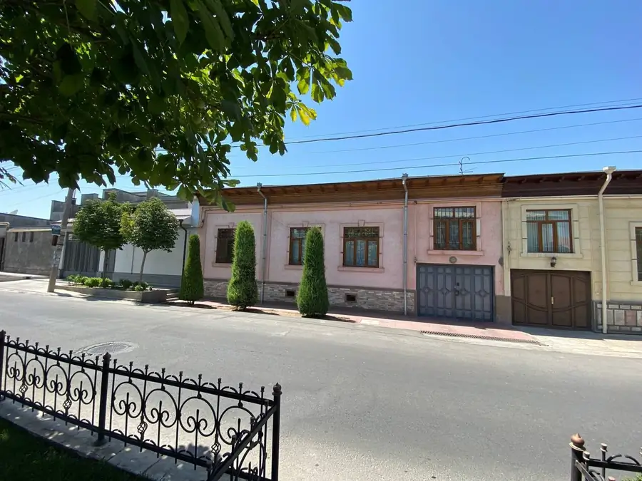 2 qavatli uy sotiladi − 440 m²