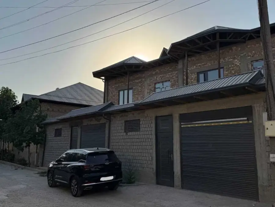 2 qavatli uy − 300 m², 1.9 sot. 