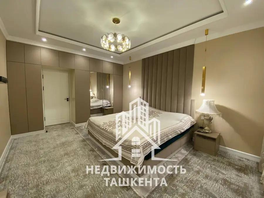 4 xonali kvartira sotiladi − 206 m²