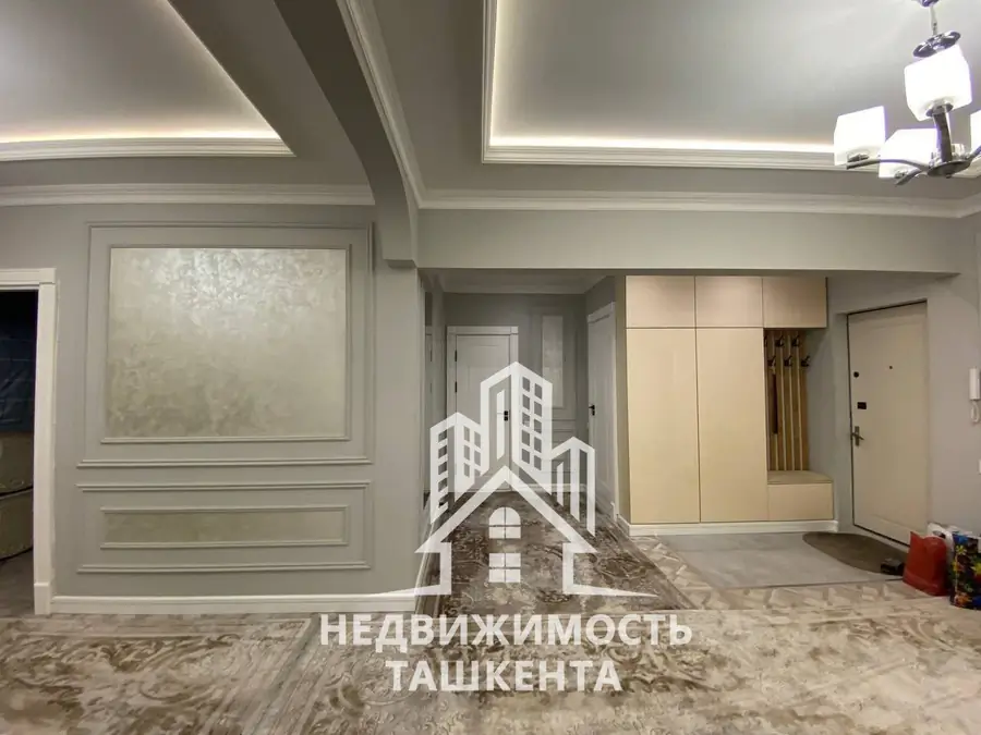 4 xonali kvartira sotiladi − 206 m²