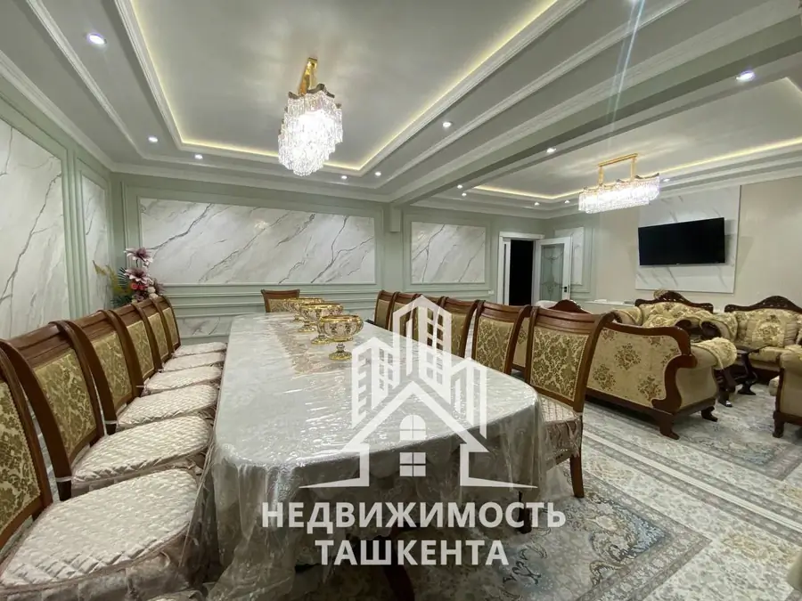 4 xonali kvartira sotiladi − 206 m²