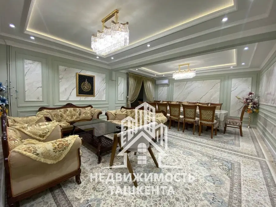 4 xonali kvartira sotiladi − 206 m²