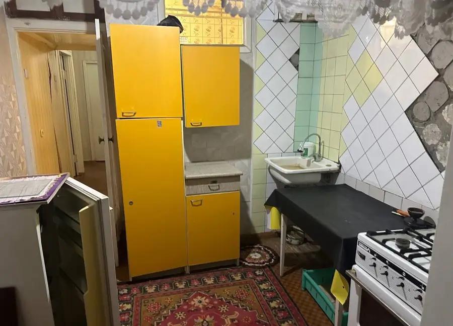 3 xonali kvartira sotiladi − 64 m²