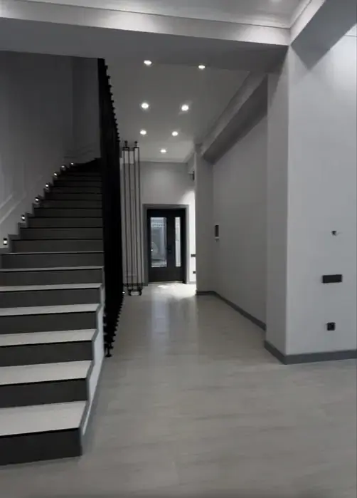 2 qavatli uy − 750 m², 7.5 sot. 