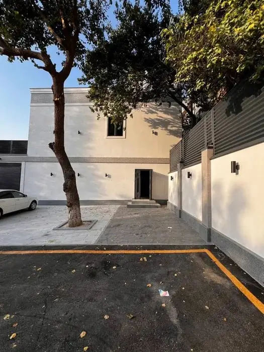 Ijaraga 2 qavatli uy − 750 m²