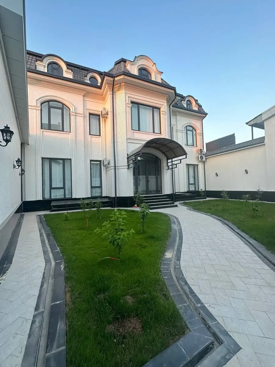 3 qavatli uy − 800 m², 5.6 sot. 