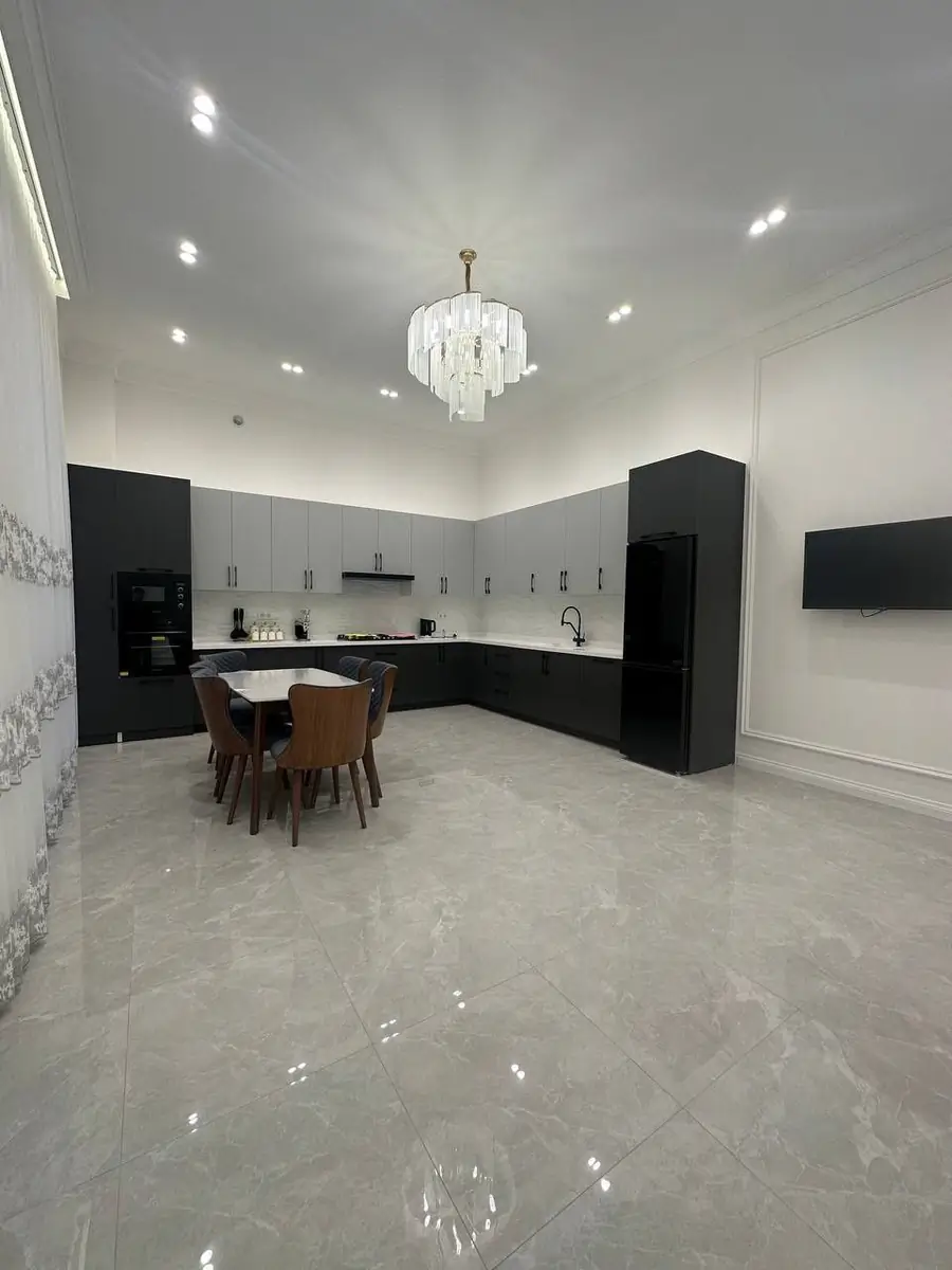 Ijaraga 3 qavatli uy − 800 m²