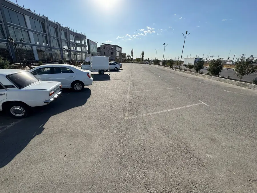 Продается коммерческая земля − 10000 сот