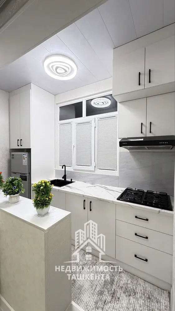 3 xonali kvartira sotiladi − 65 m²