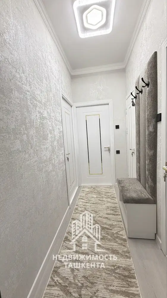 3 xonali kvartira sotiladi − 65 m²