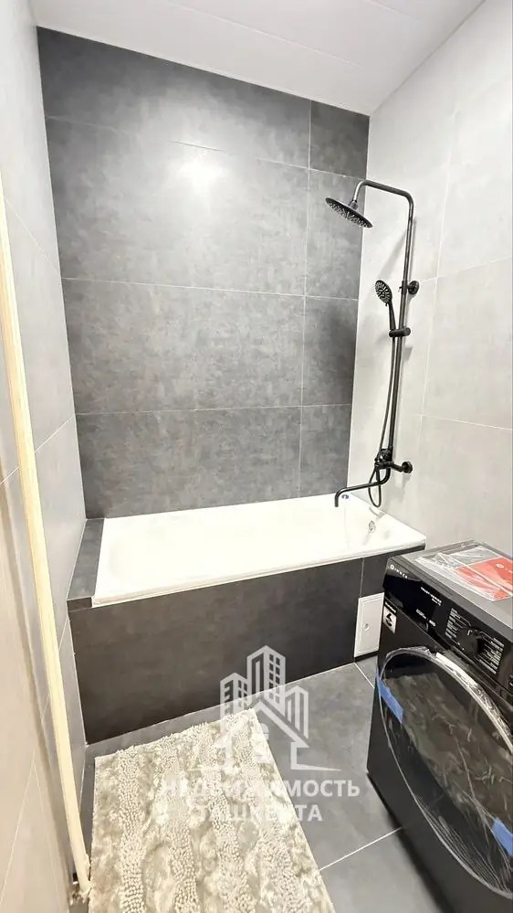 3 xonali kvartira sotiladi − 65 m²