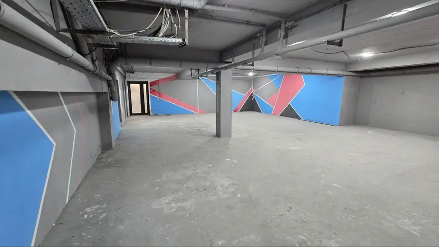 Ofis sotiladi − 300 m²