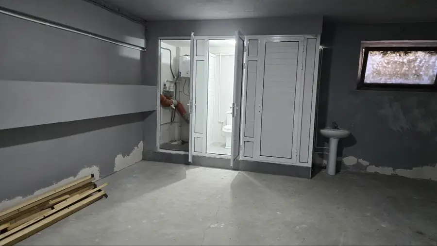 Ofis sotiladi − 300 m²