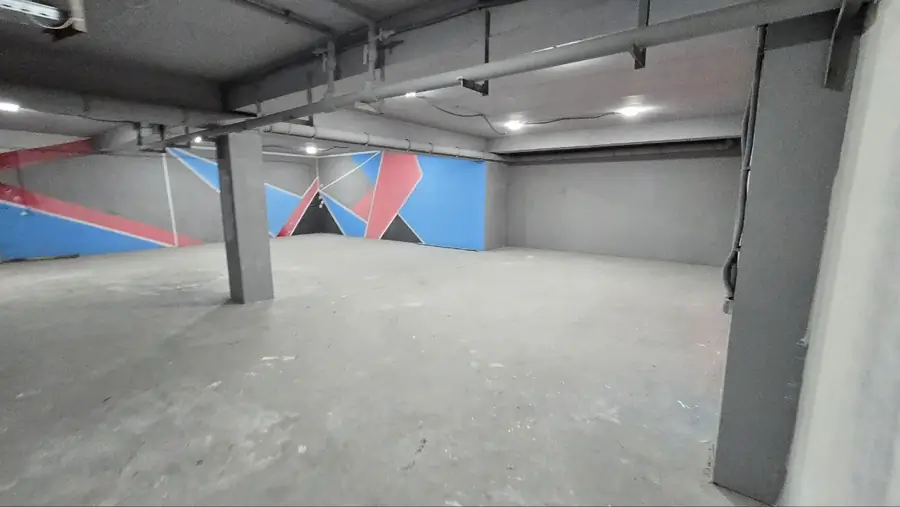 Ofis sotiladi − 300 m²